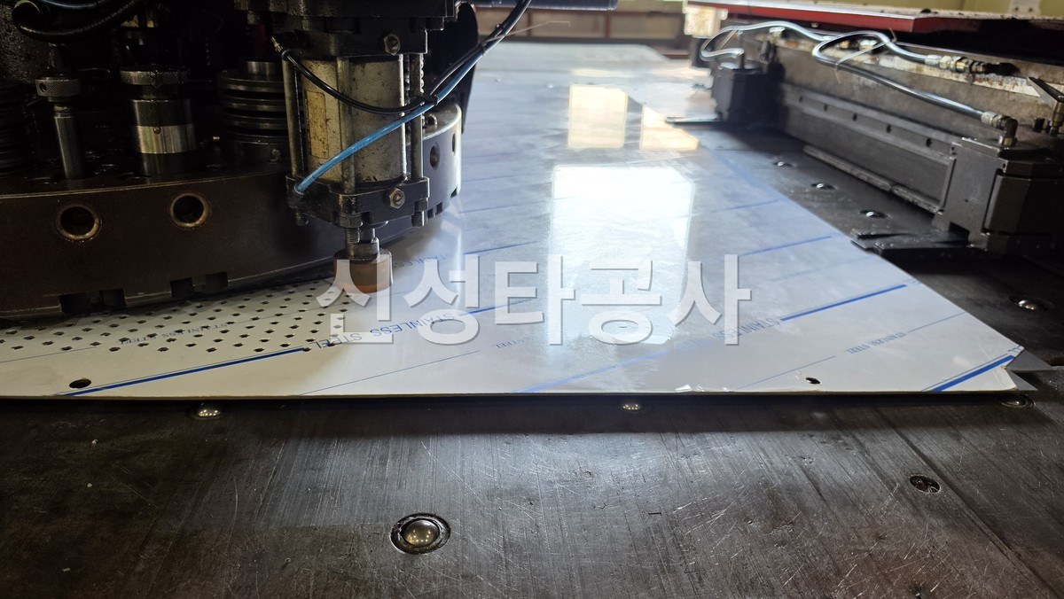제주도 데크발판 스텐 헤어라인 타공 2