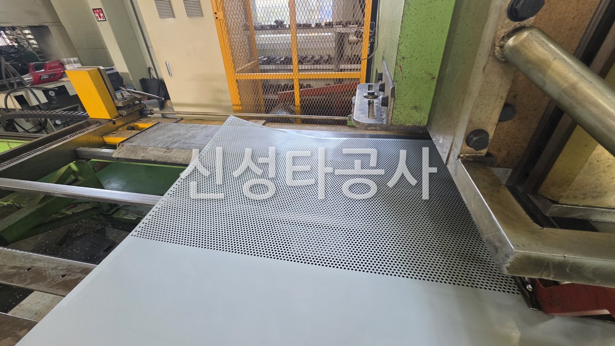 갈바 1T 천장 마감재 타공판 2